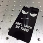 Лазерная гравировка на задней крышке IPhone